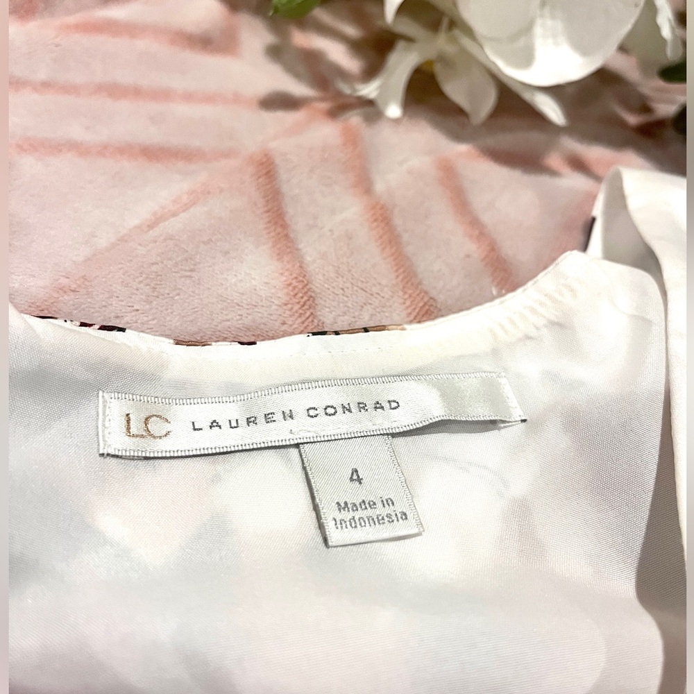 ✨❤️✨ LAUREN CONRAD Sleeveless V-Neck Dress - Fit & Flare with Hidden Zipper ✨❤️✨ - Picture 3 of 6